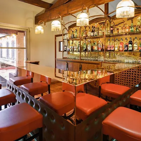 Restaurant Les Pins Hotel Fonbeauzard