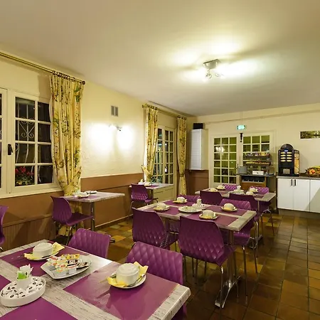 Hotel Restaurant Les Pins 2*